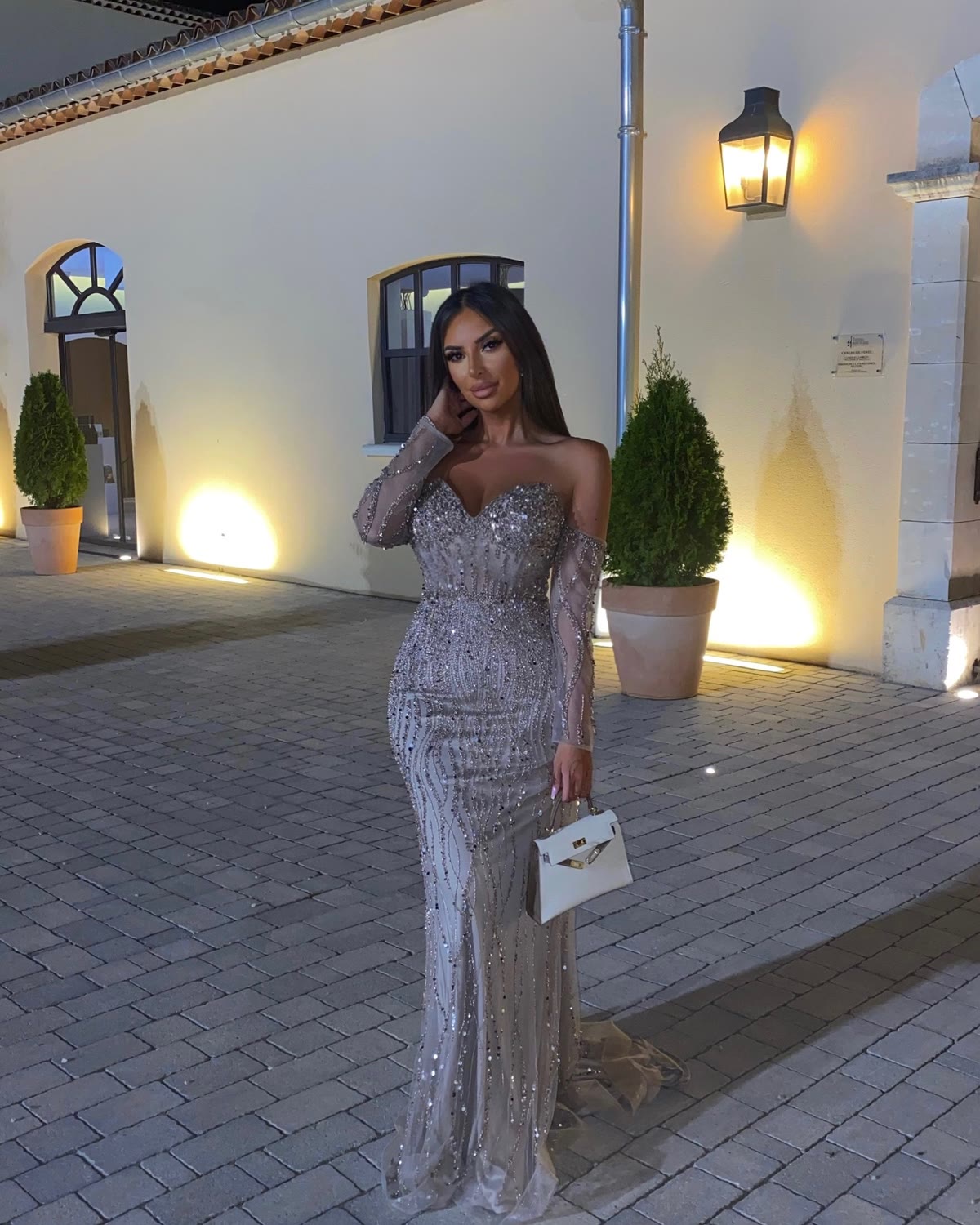 Robe du soir et mini sac blanc